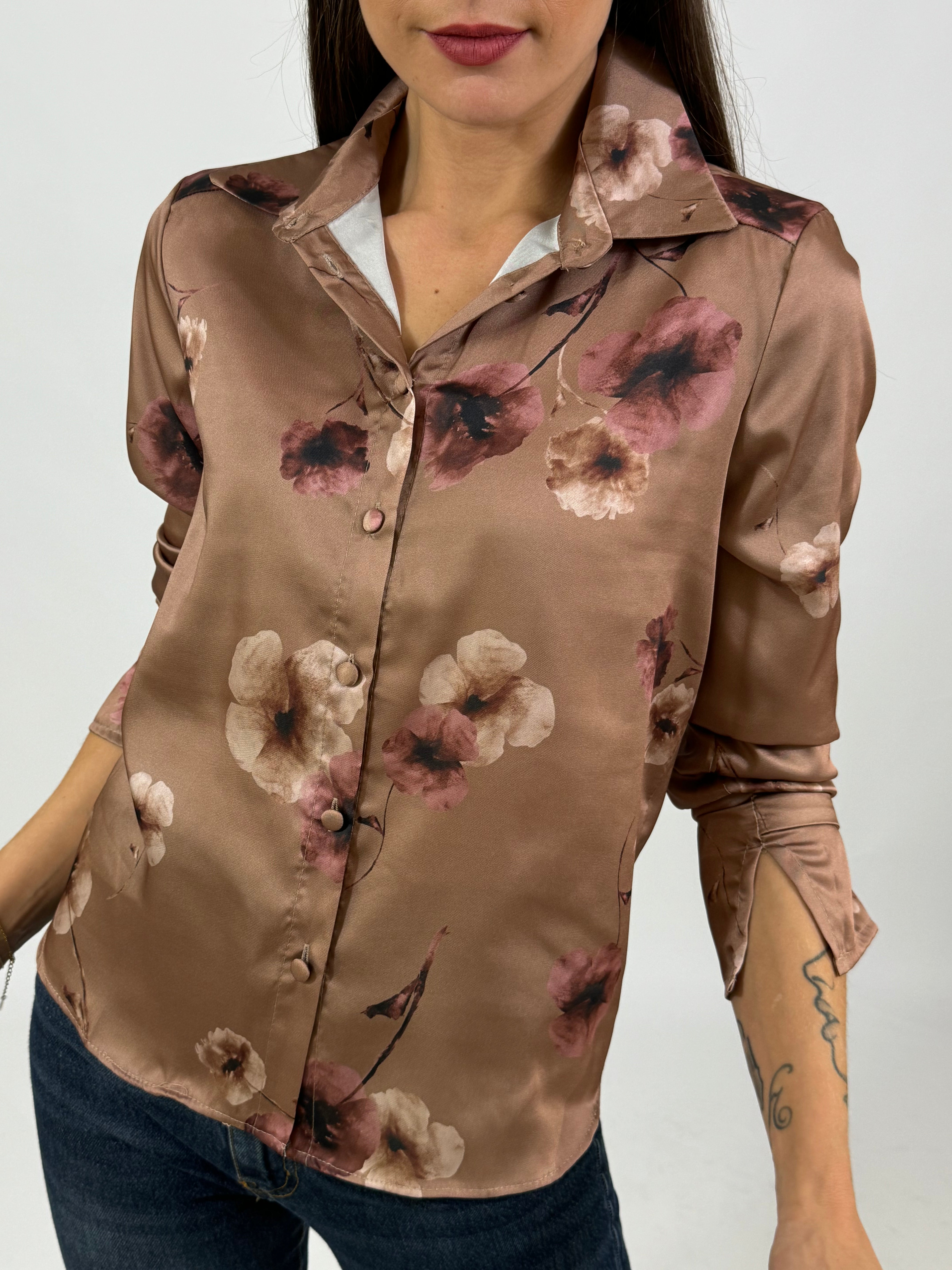 Camicia in raso con colletto e bottoncini Susy Mix fantasia floreale