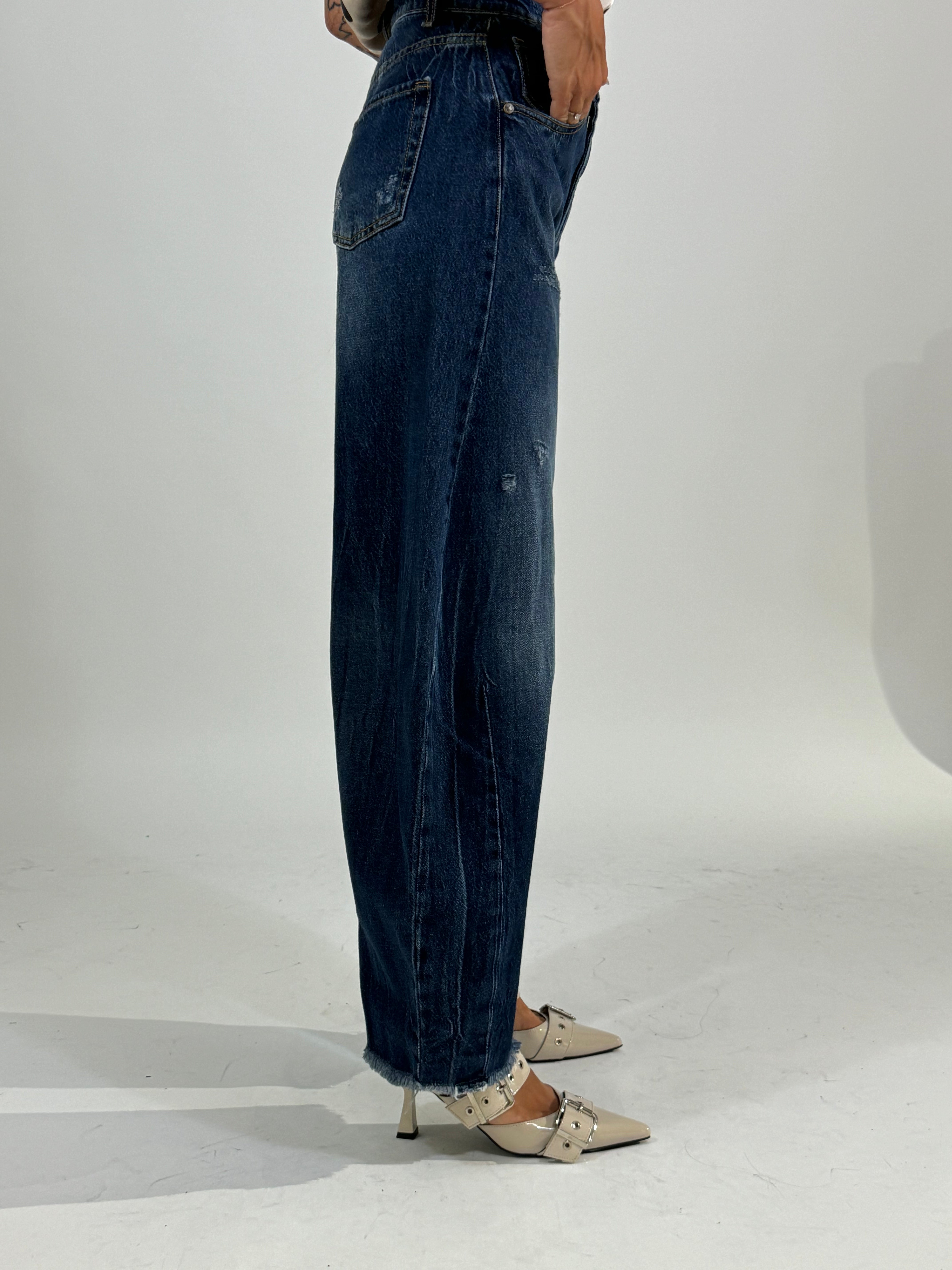 Jeans Susy Mix denim scuro a carota effetto rovinato