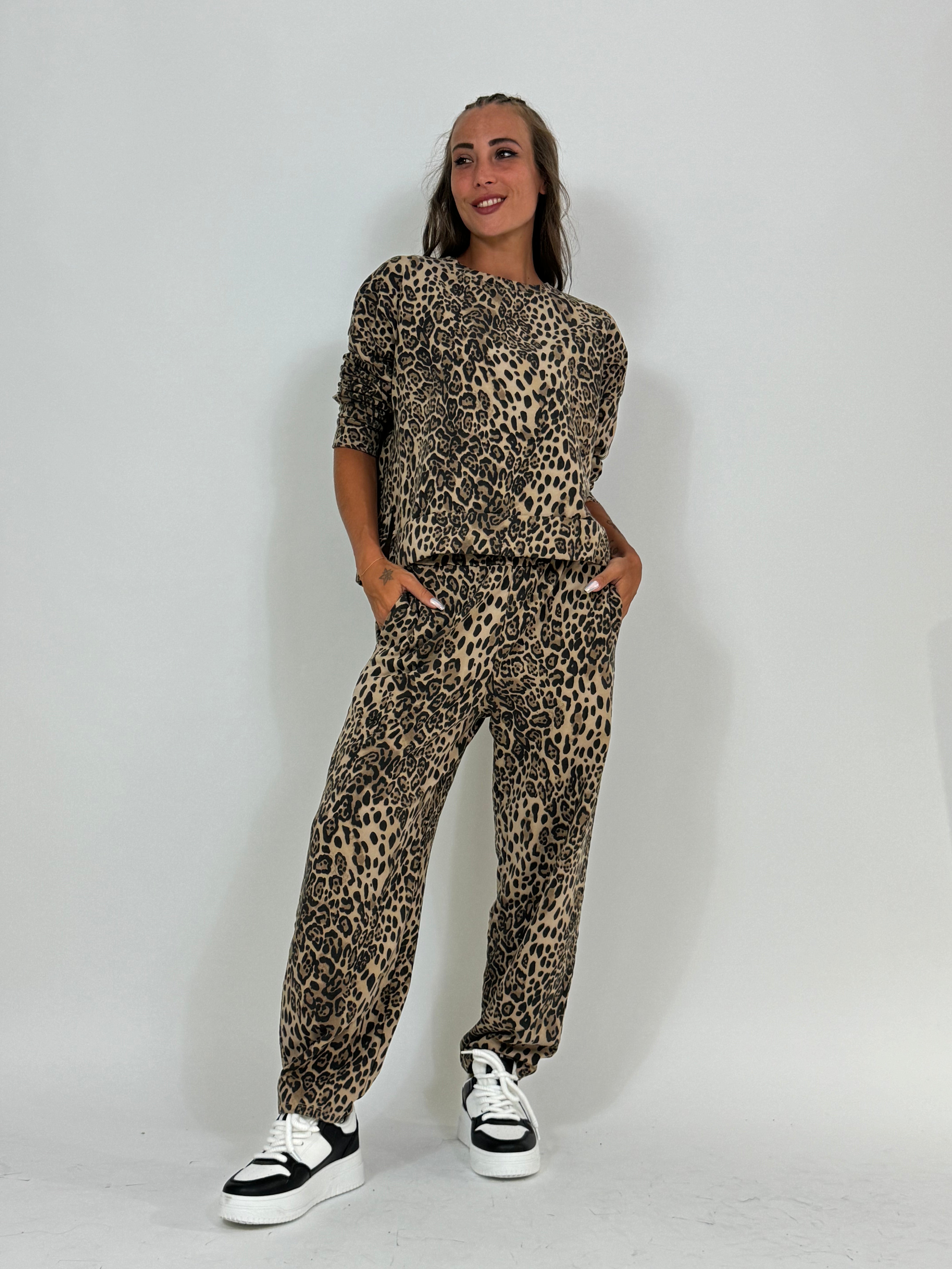 Pantalone linea a uovo in felpa Susy Mix fantasia leopardata