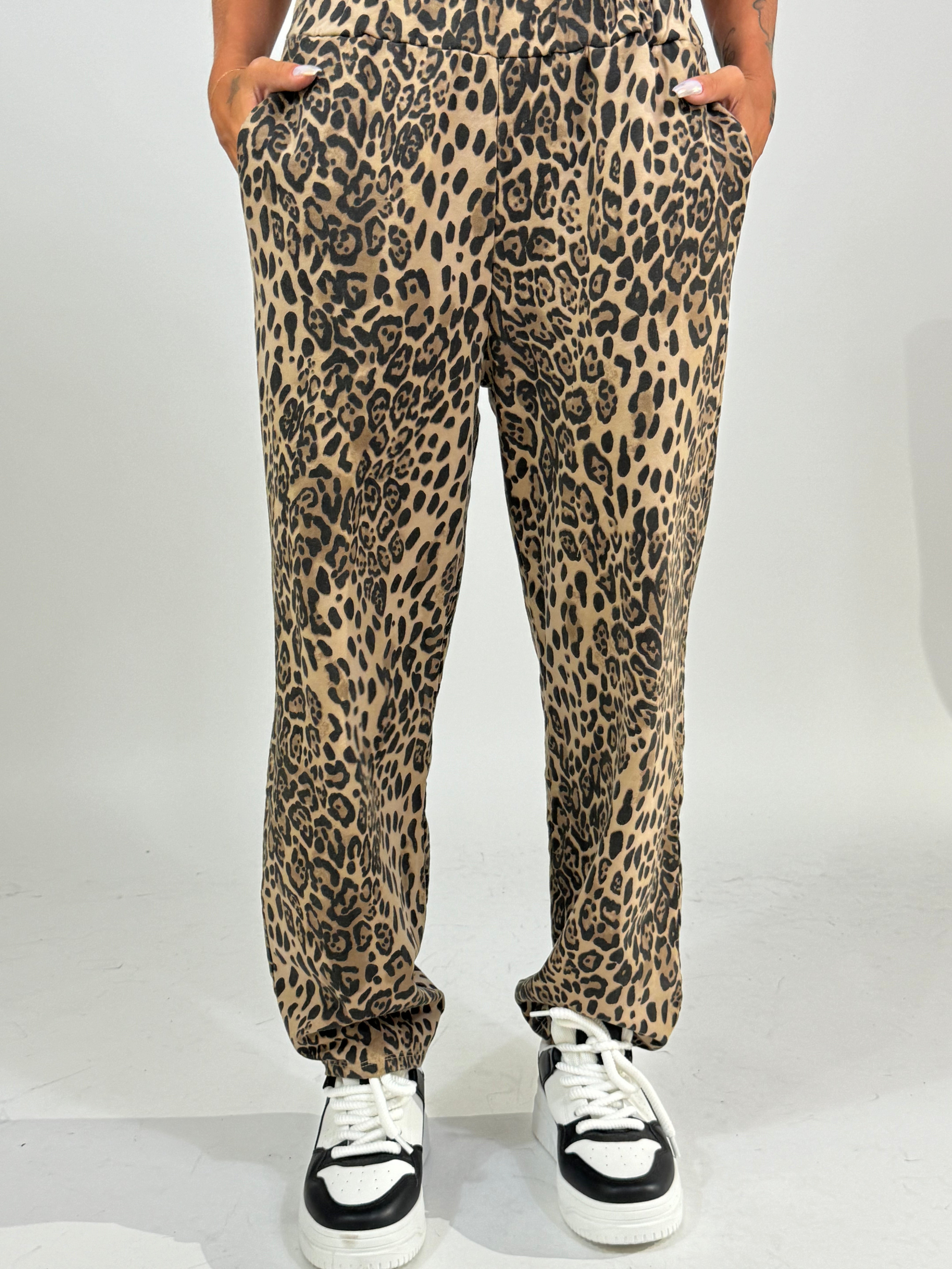 Pantalone linea a uovo in felpa Susy Mix fantasia leopardata