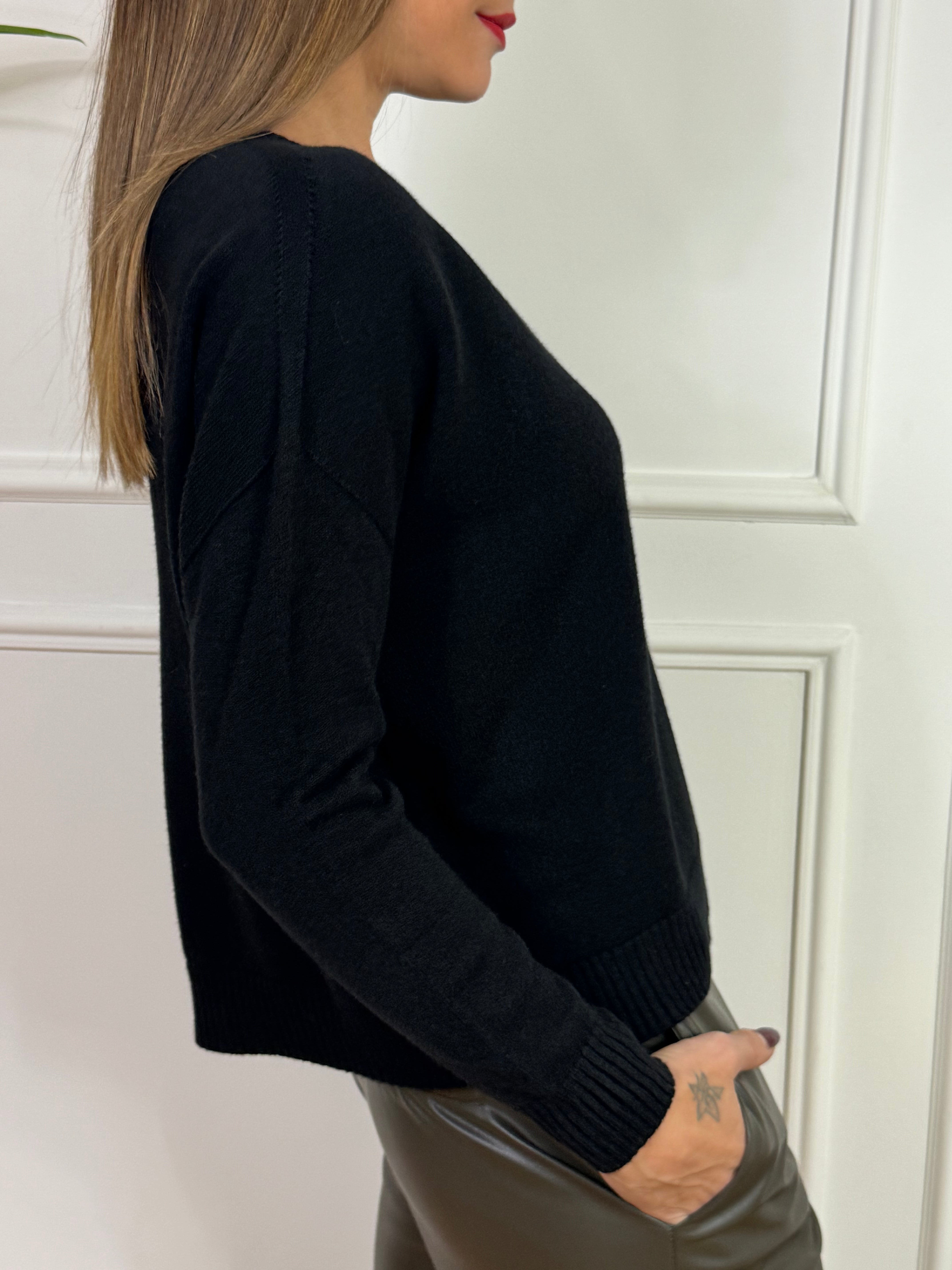 Maglia Susy Mix SCOLLO DIETRO CON BOTTONE GIOIELLO