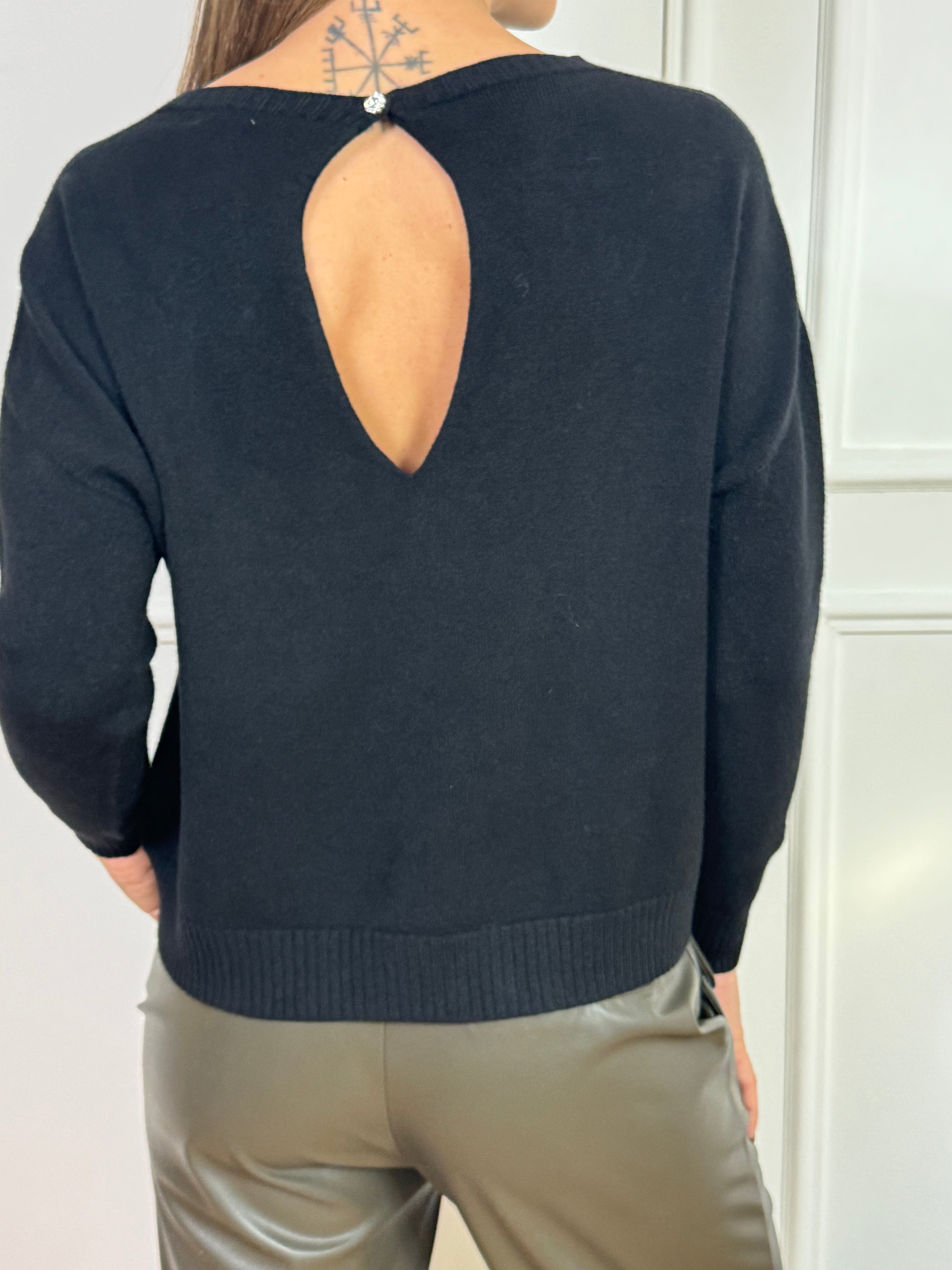 Maglia Susy Mix SCOLLO DIETRO CON BOTTONE GIOIELLO