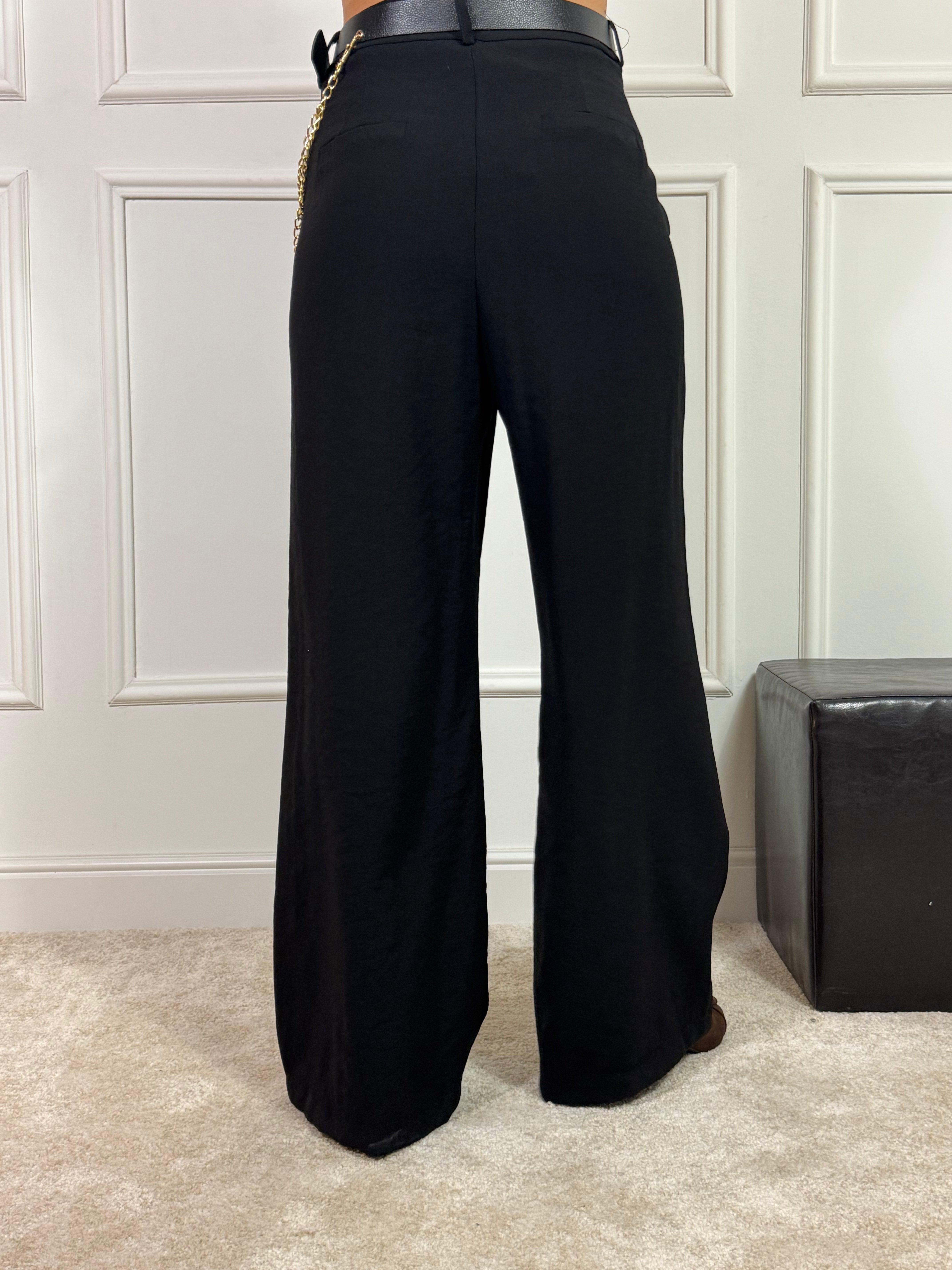 Pantalone ampio Have One con cintura e catena