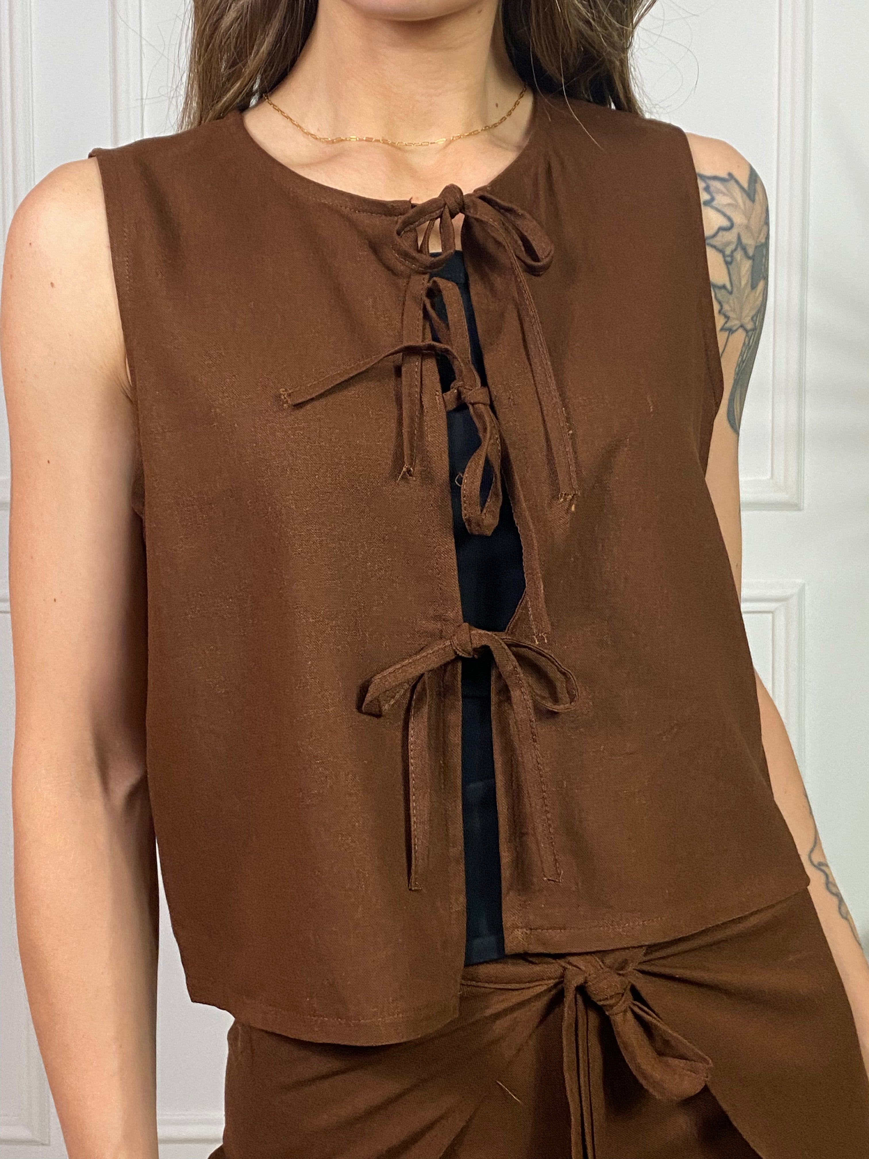 GILET CON LACCETTI LINO VISCOSA KIKISIX TINTA UNITA