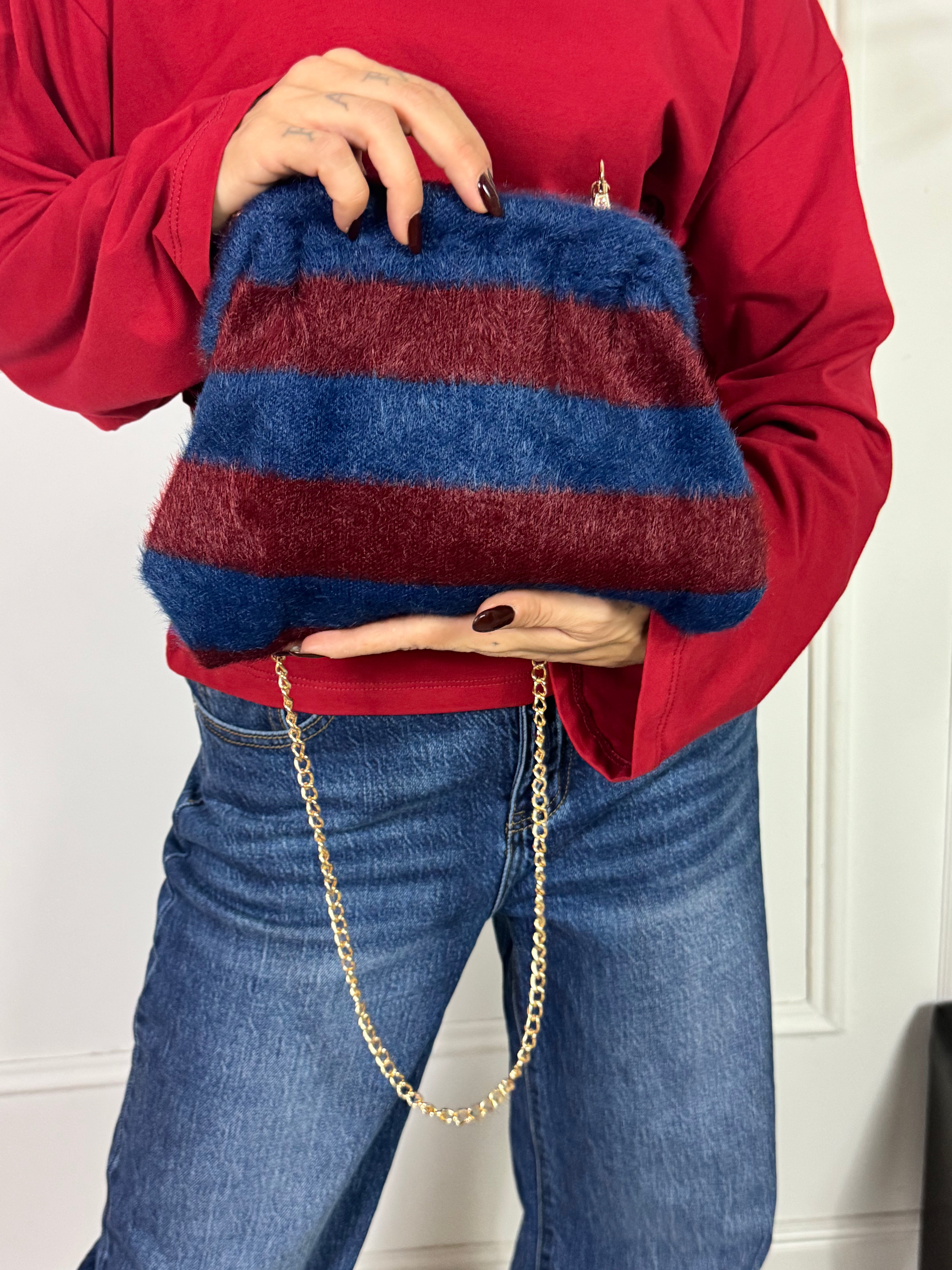 Borsa clutch pelosina a righe