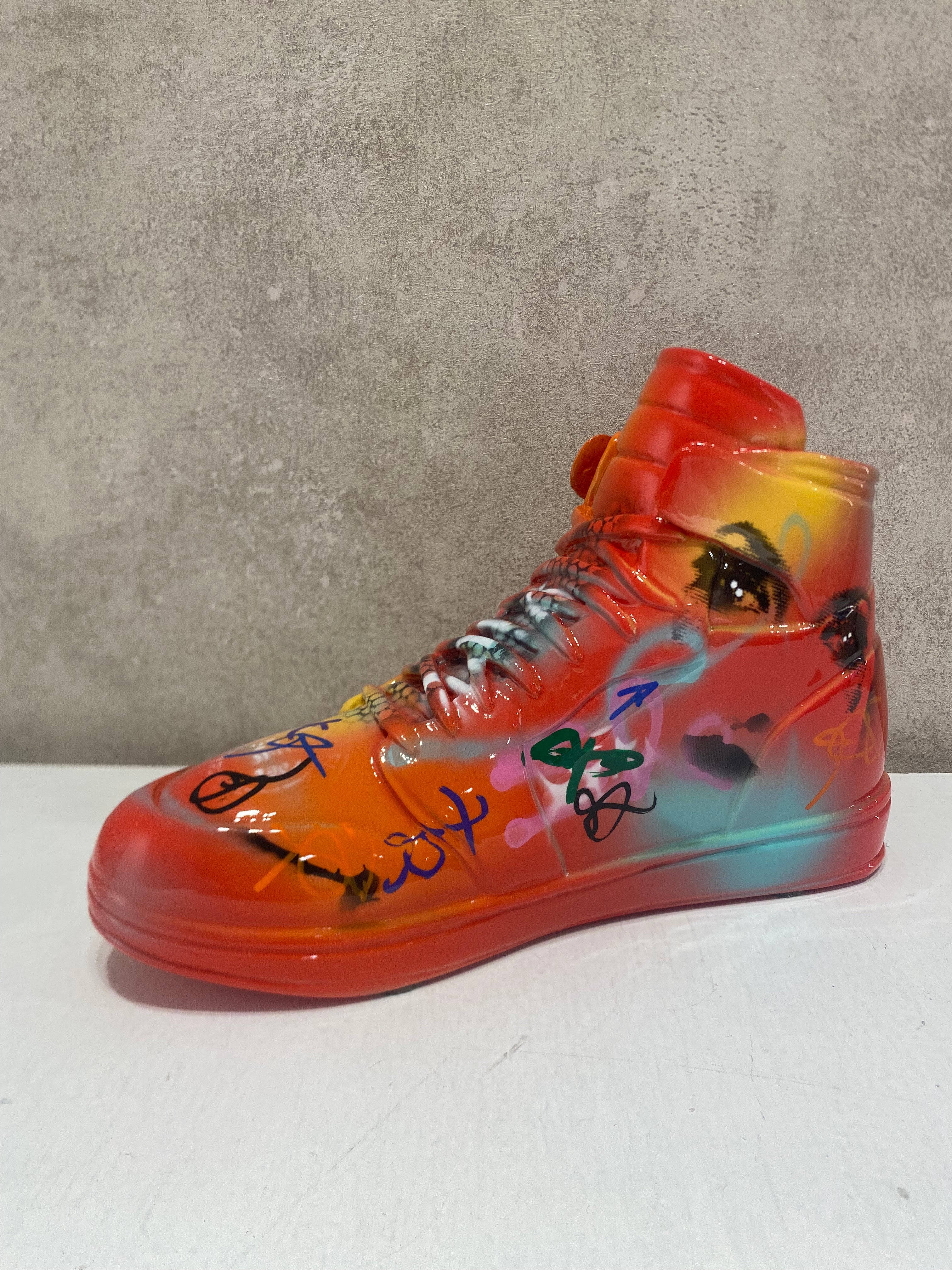 Scultura SNEAKER LOVE arancio