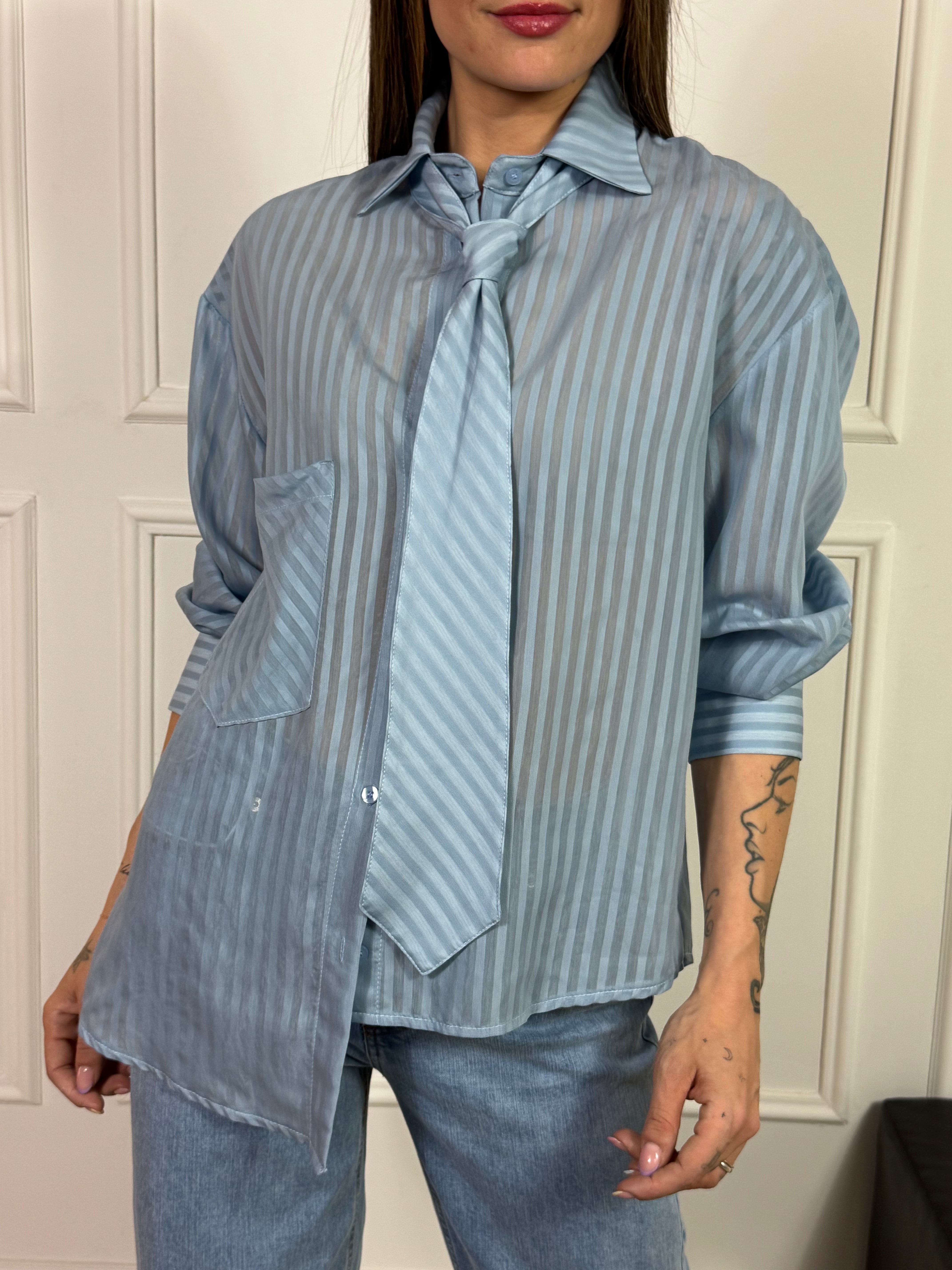 Camicia Have One oversize con cravatta e righe tono su tono