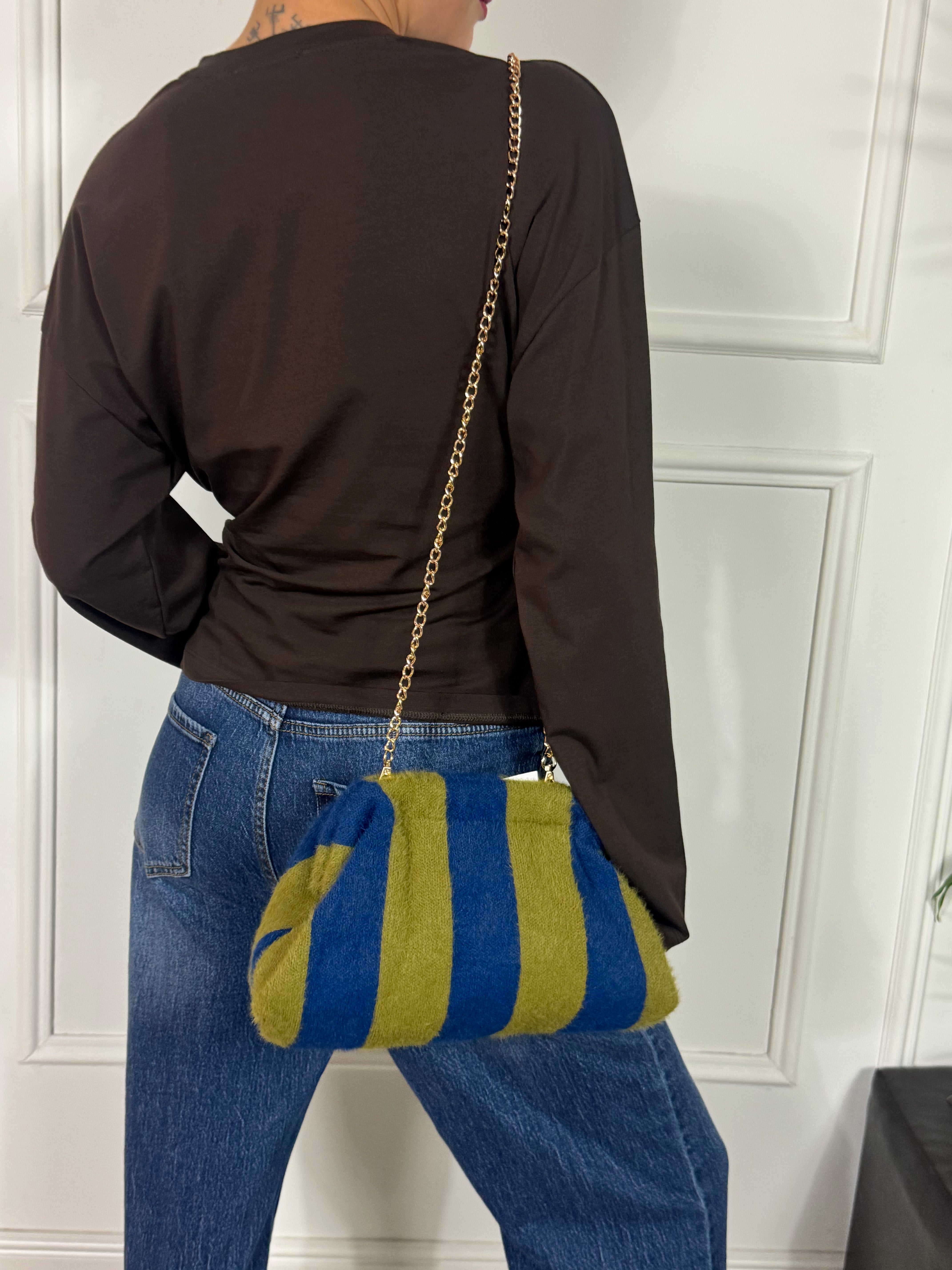 Borsa clutch pelosina a righe