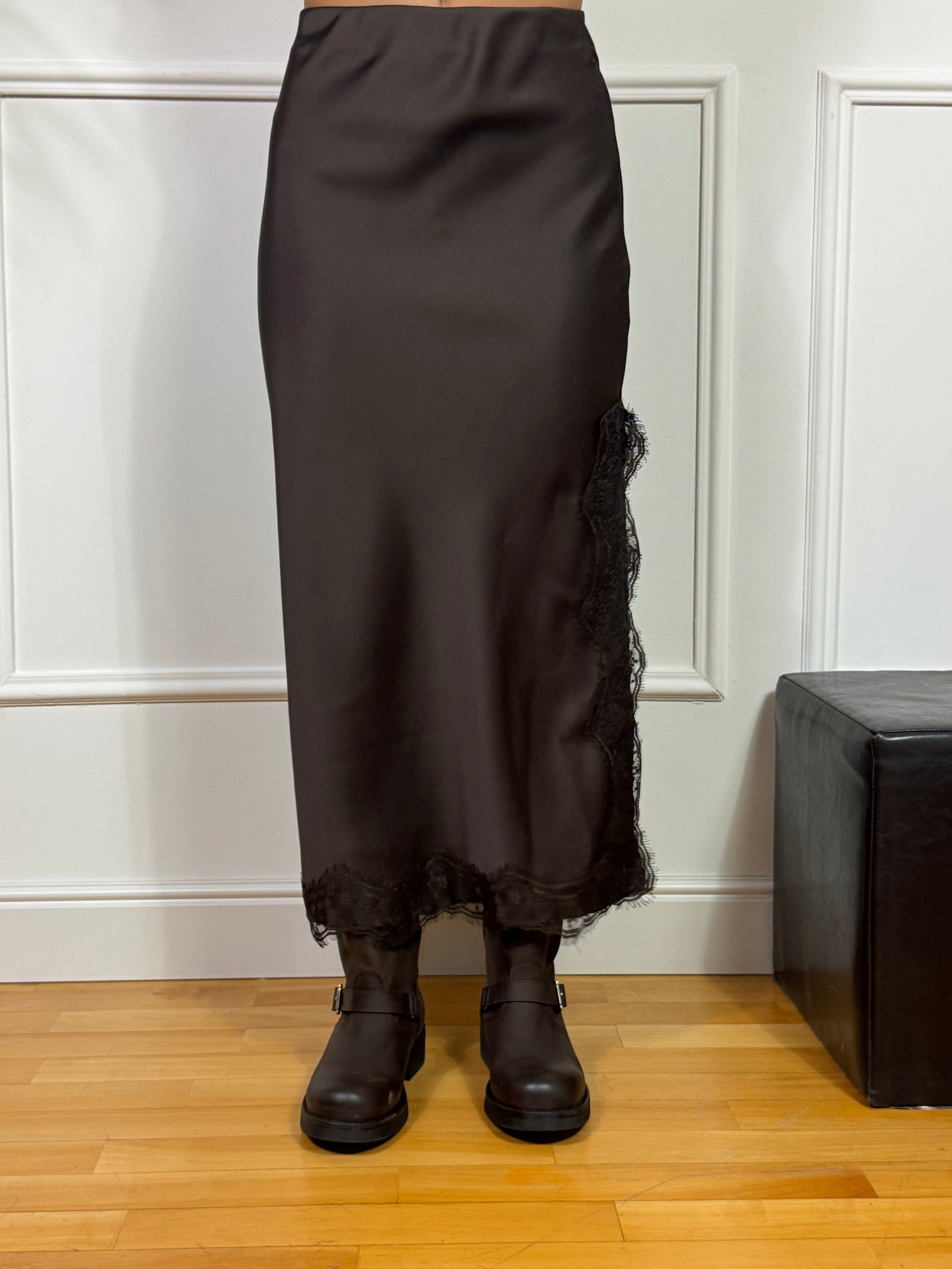 Gonna con pizzo Kikisix in raso sostenuto