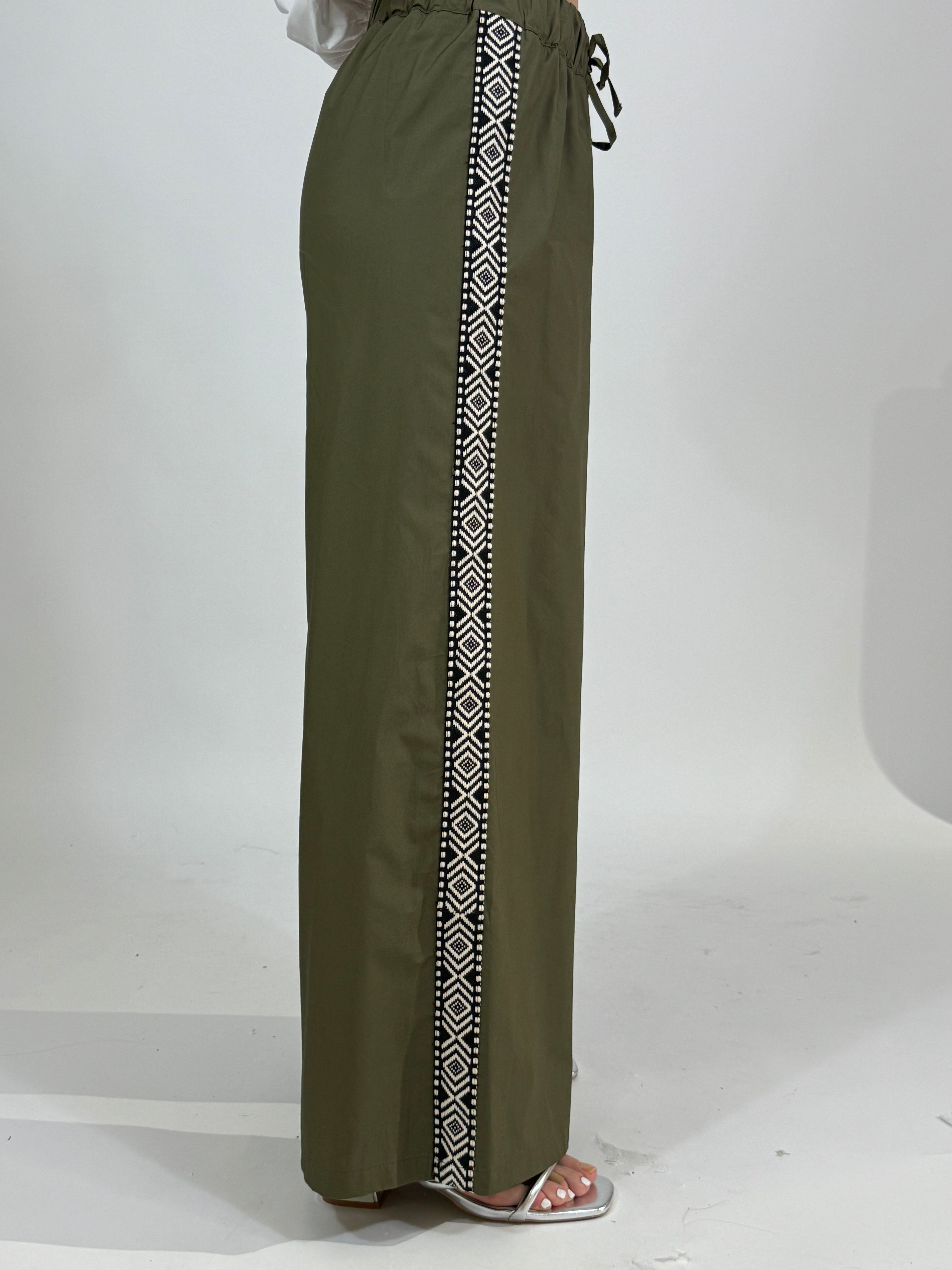Pantalone in cotone Tensione In verde militare con bande laterali