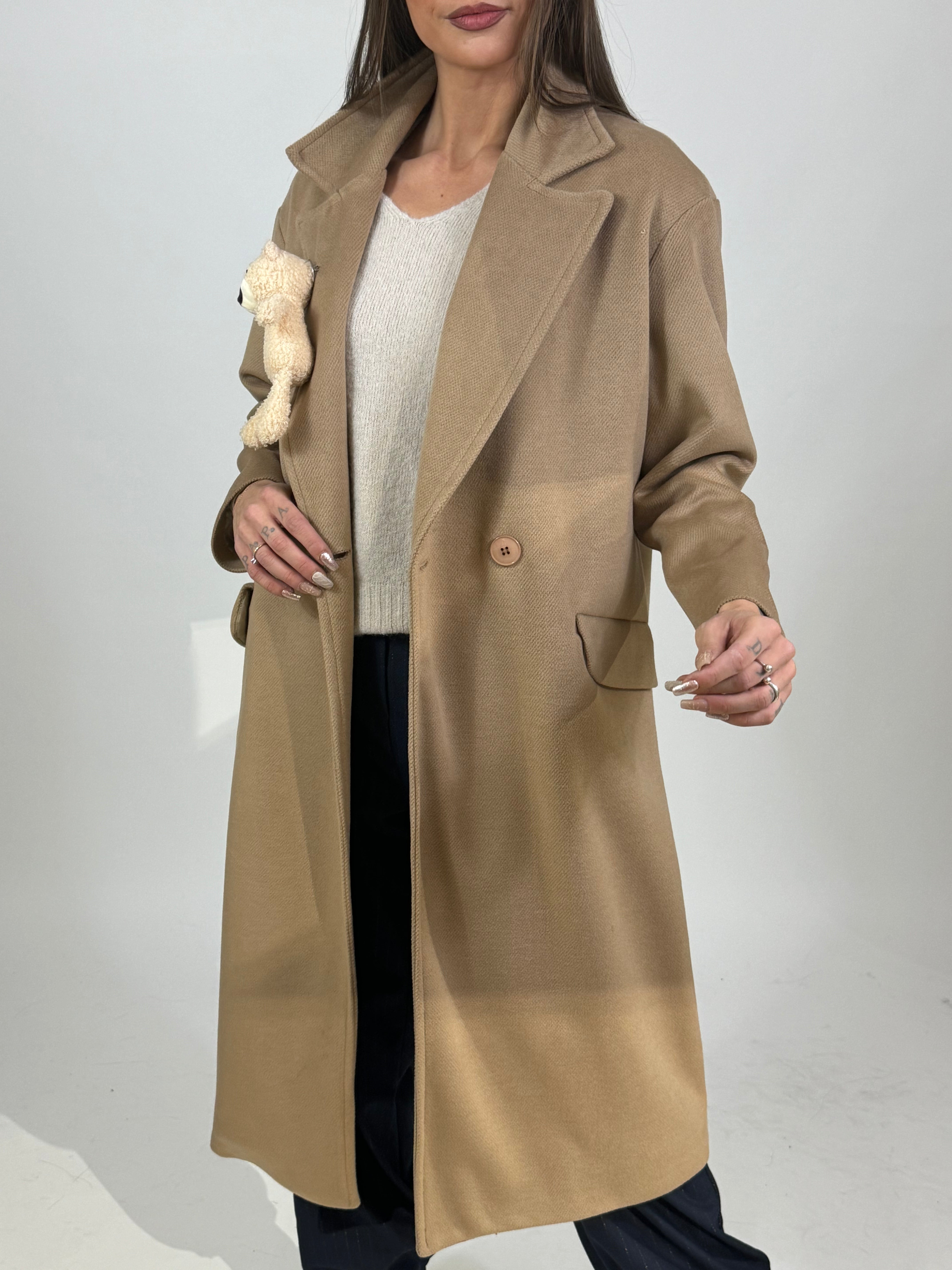 Cappotto Kikisix LUNGO OVER DOPPIOPETTO con spilla orsetto