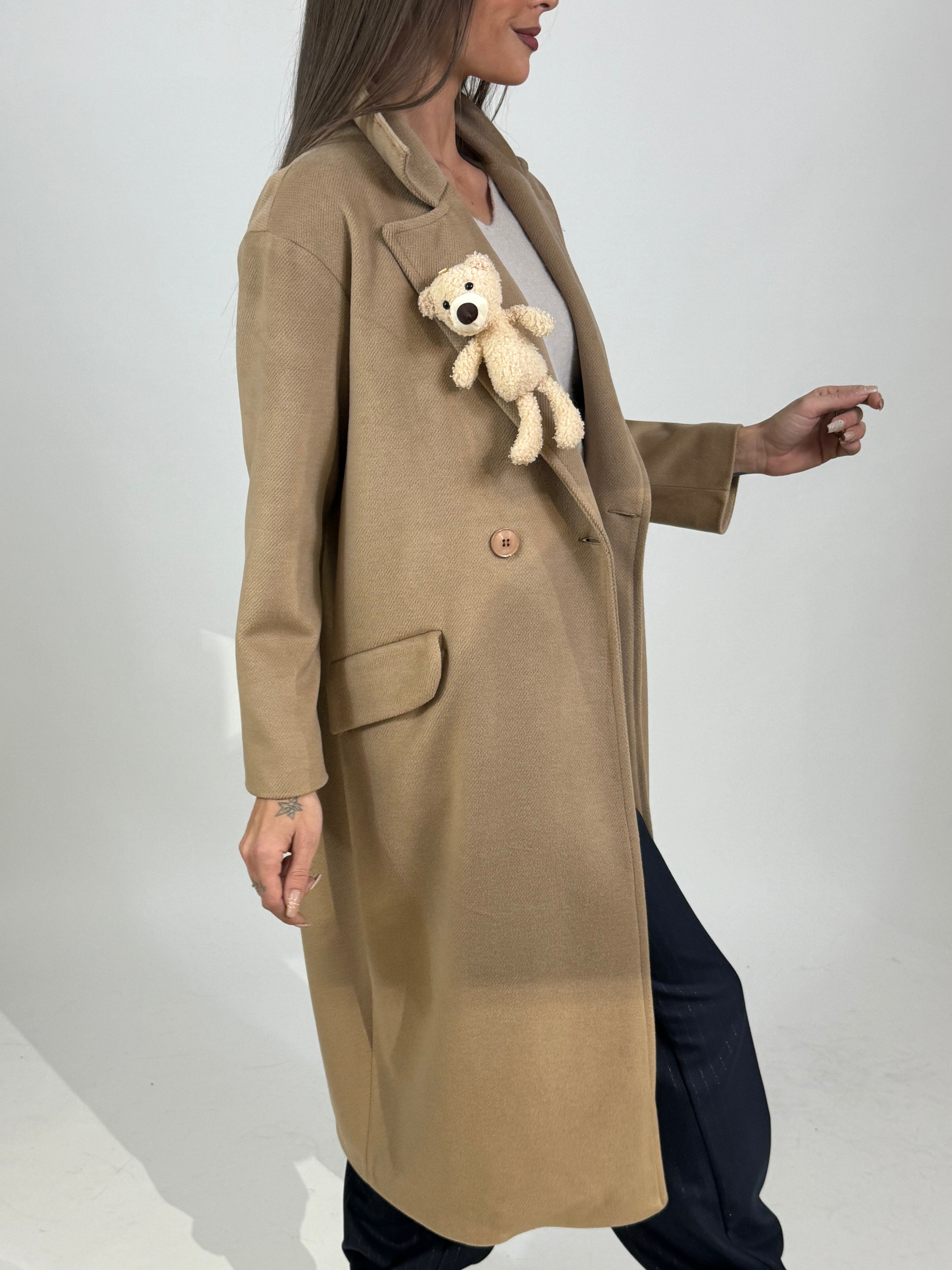 Cappotto Kikisix LUNGO OVER DOPPIOPETTO con spilla orsetto