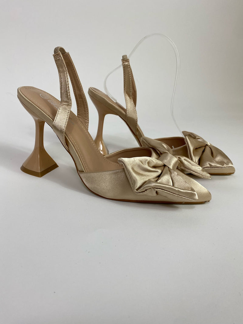 Scarpa con tacco con fiocco raso