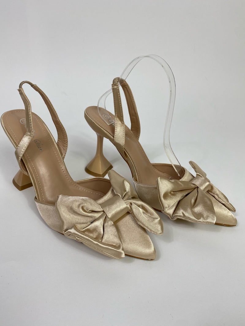 Scarpa con tacco con fiocco raso